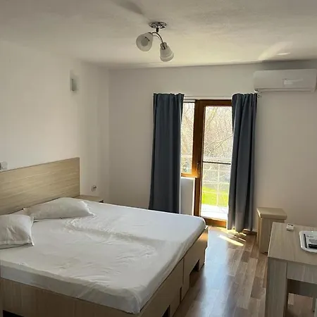 Angi Guest house *